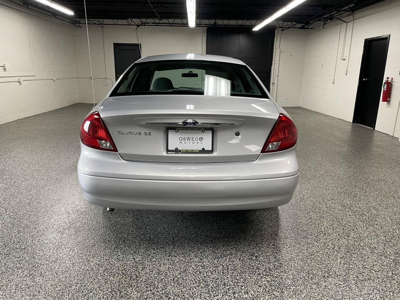 Used 2002 Ford Taurus SE FWD image 6
