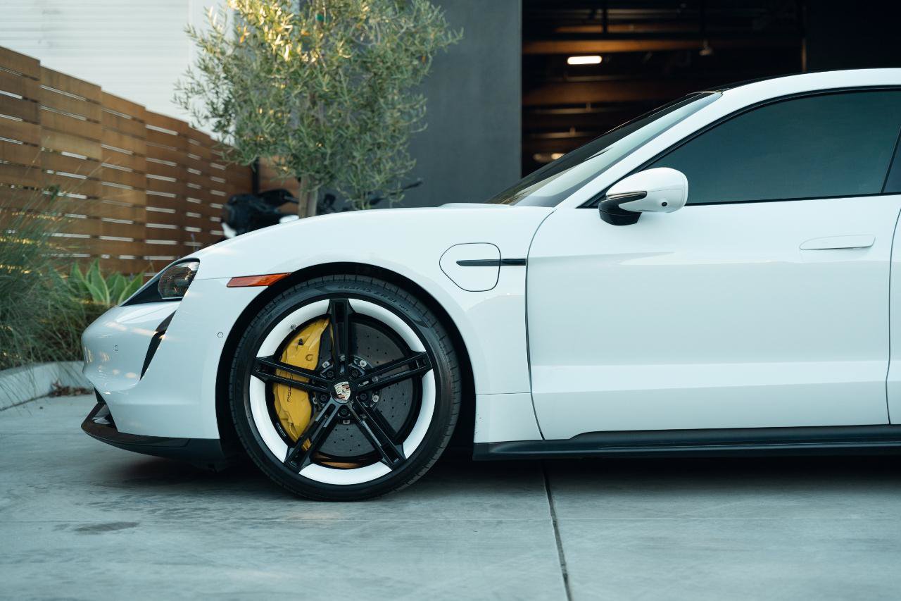 Used 2022 Porsche Taycan Turbo S AWD/4WD image 11