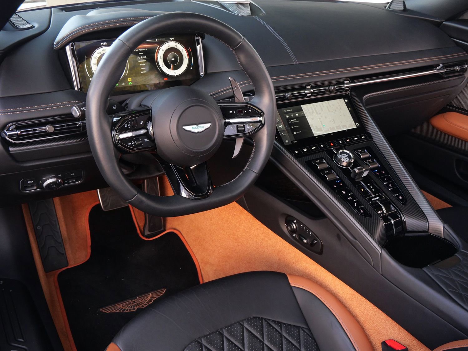 Used 2025 Aston Martin DB12 Convertible RWD image 3