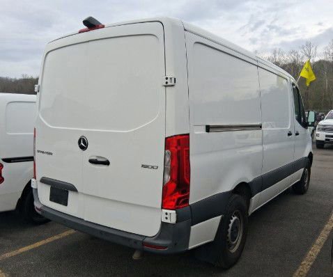Used 2022 Mercedes-Benz Sprinter 1500 image 3