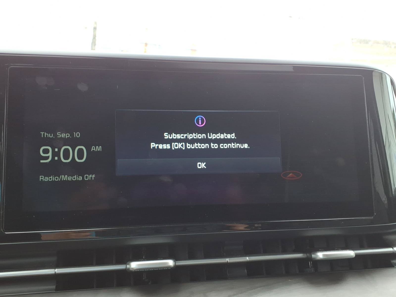 Used 2023 Kia Carnival EX FWD image 22