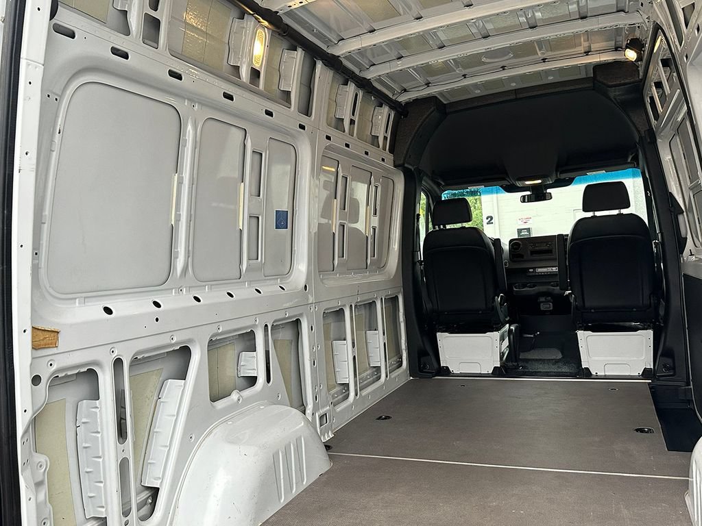 Used 2022 Mercedes-Benz Sprinter 1500 image 5