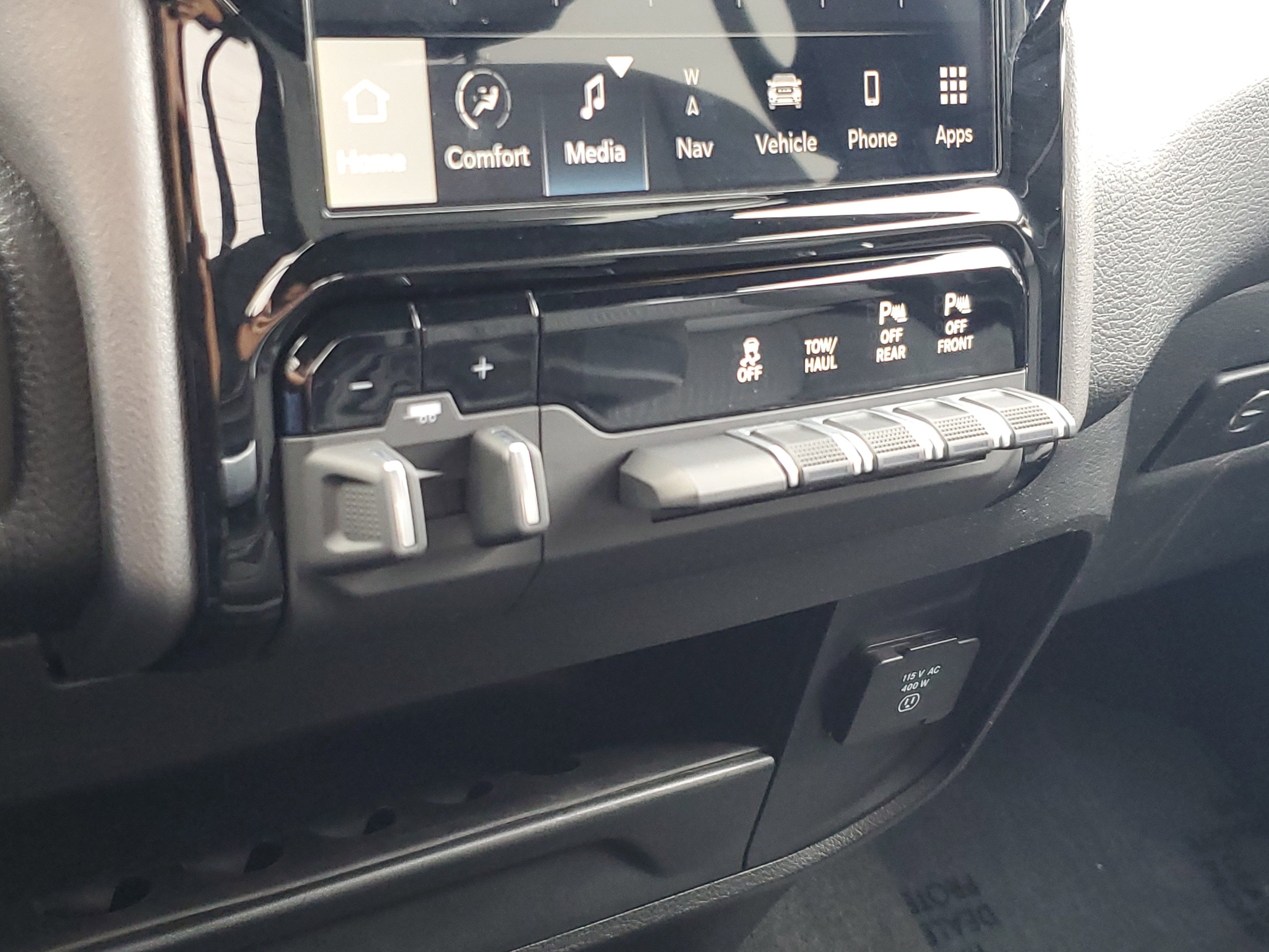 Used 2024 RAM 2500 Big Horn w/ Safety Group image 18