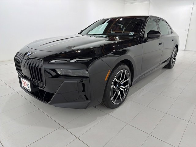 Used 2025 BMW 740i xDrive w/ Premium Package image 1