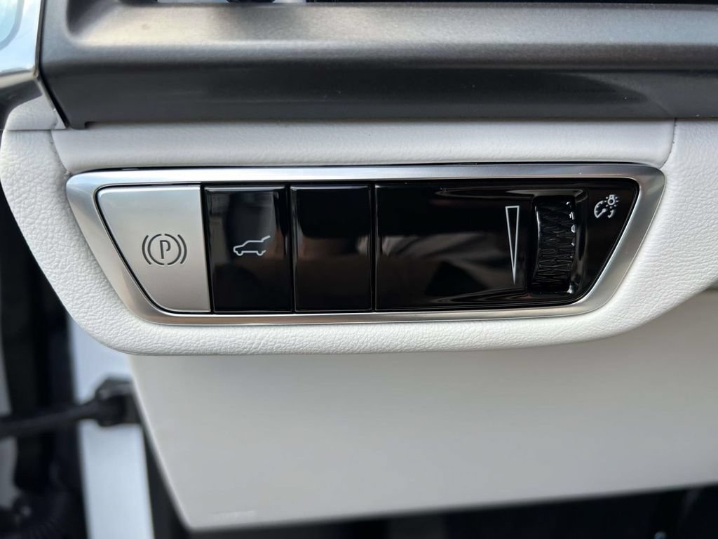 New 2027 Cadillac Vistiq Luxury AWD/4WD image 22