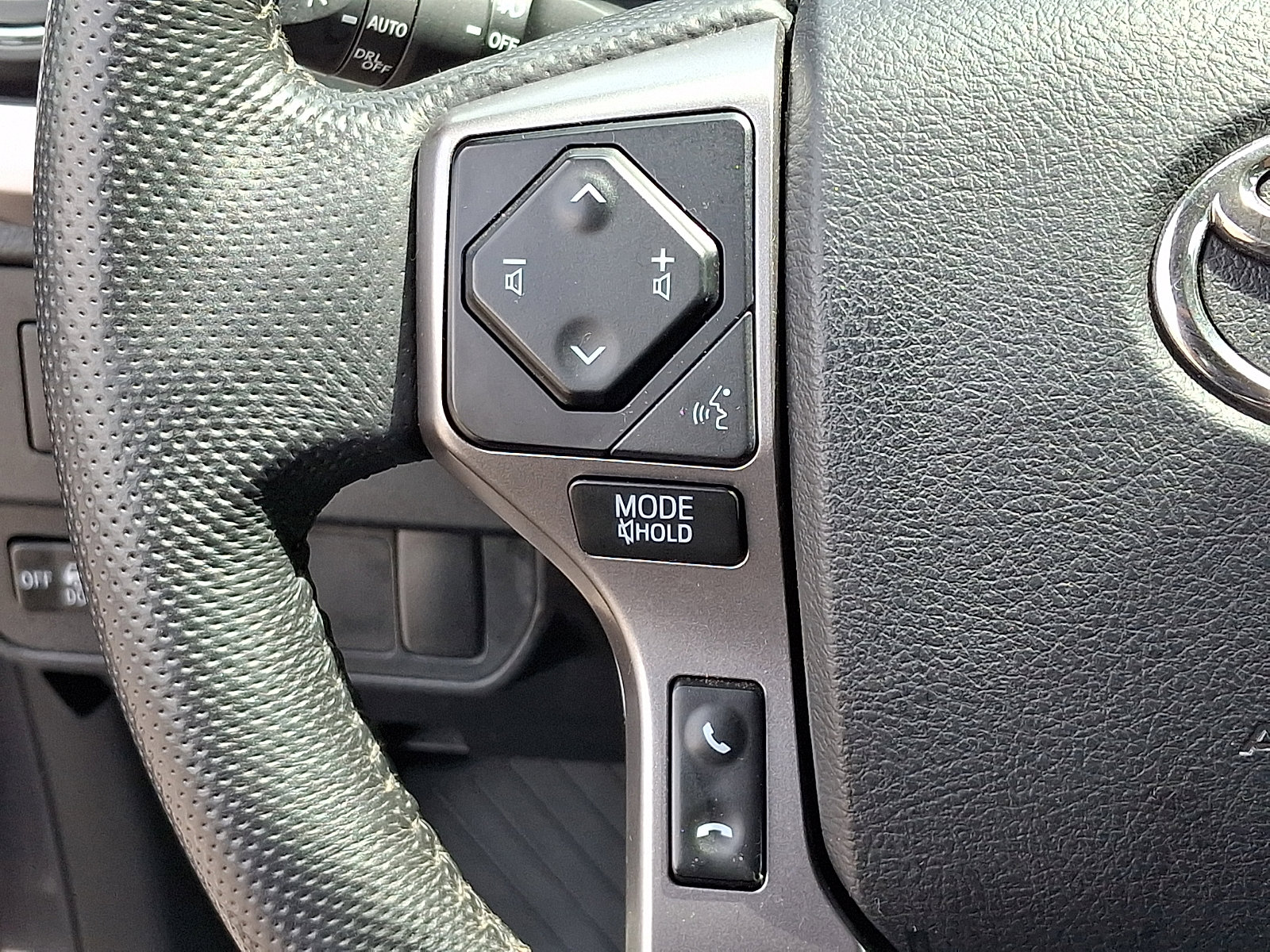 Certified 2023 Toyota Tacoma SR5 AWD/4WD image 22