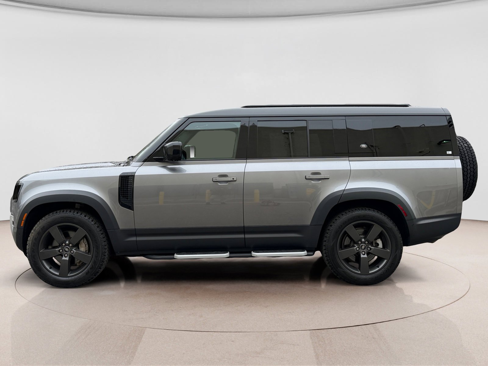 Used 2023 Land Rover Defender 130 SE video 2