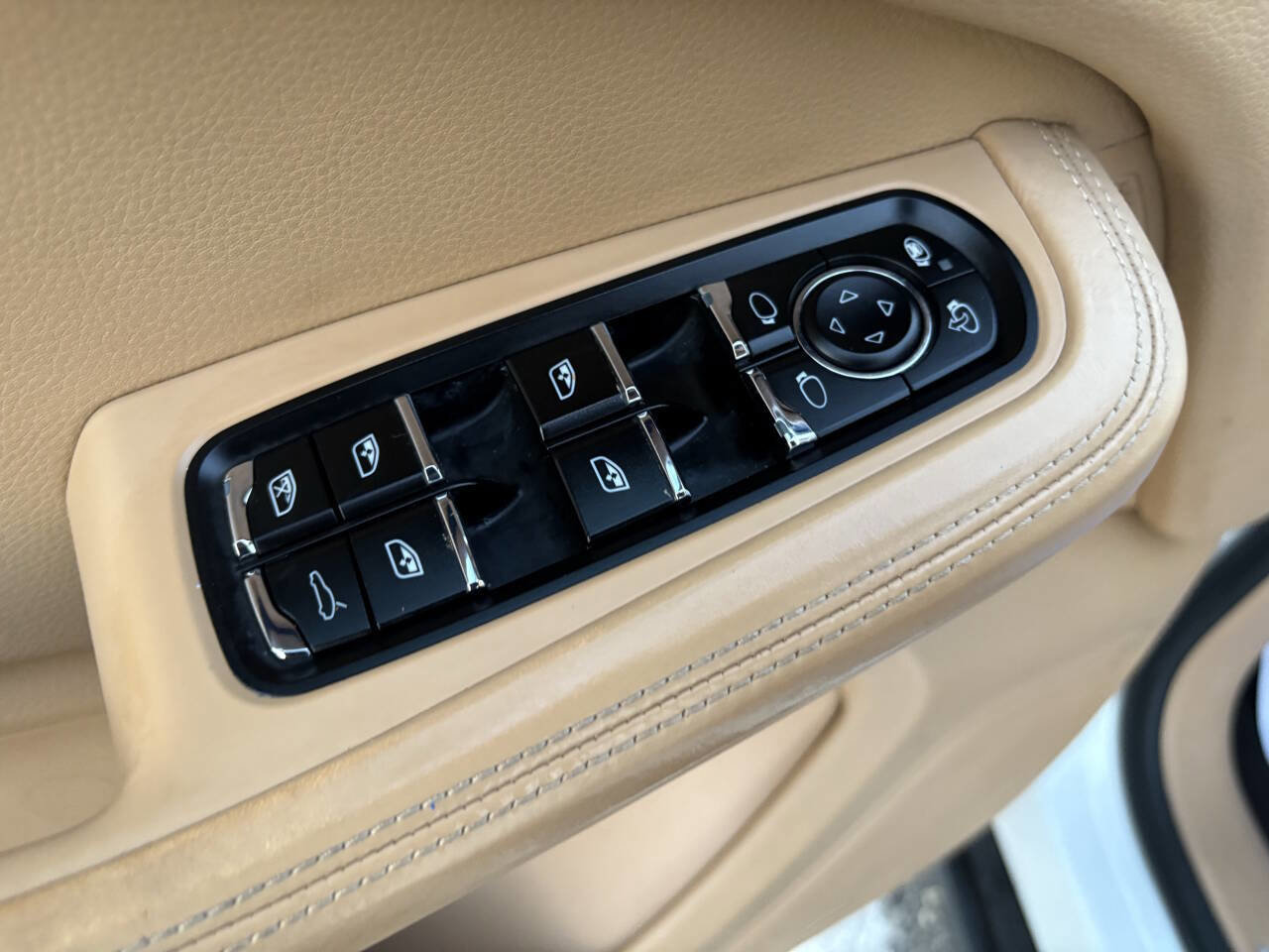 Used 2015 Porsche Macan S image 27