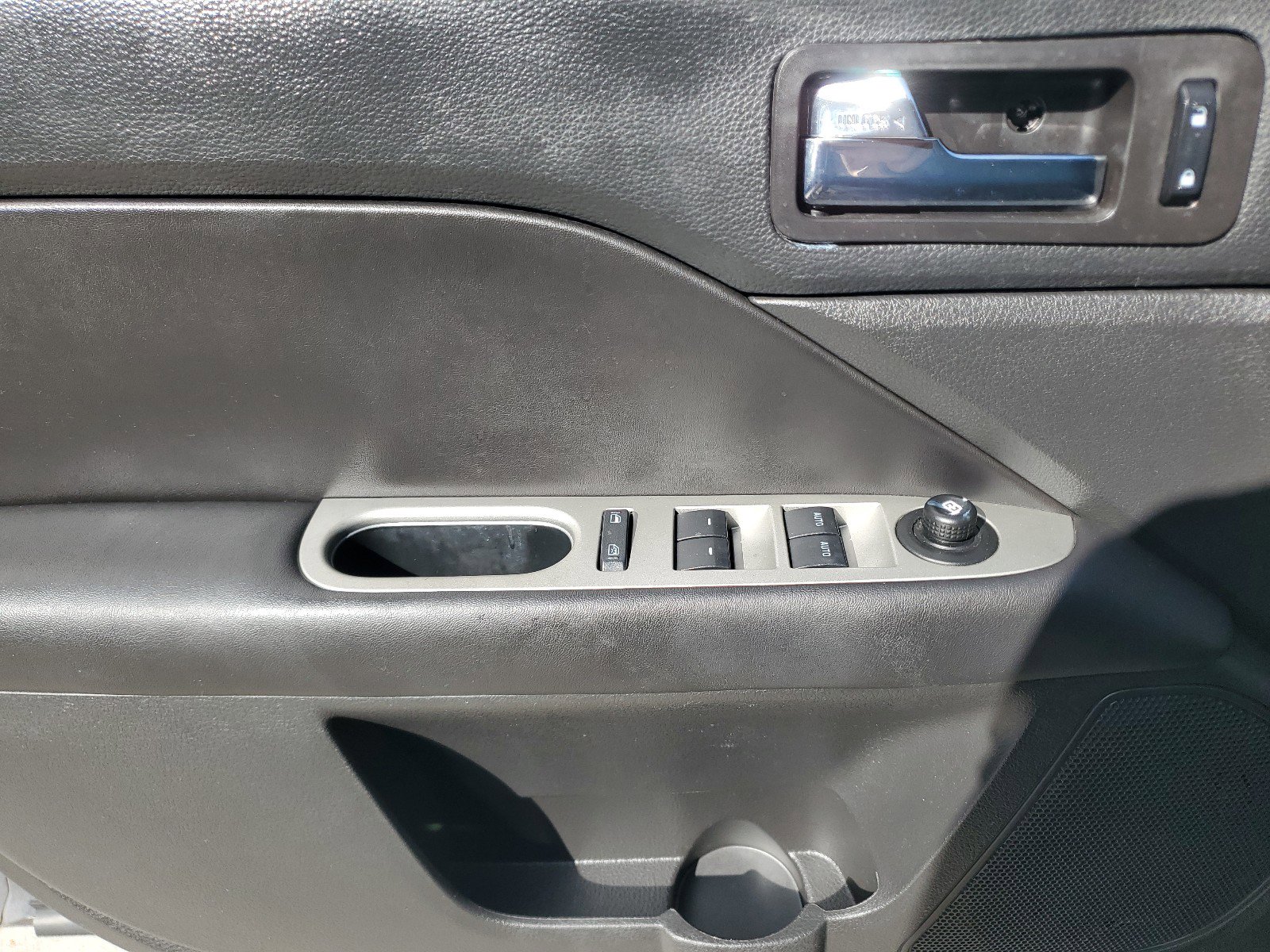 Used 2012 Ford Fusion SEL FWD image 16