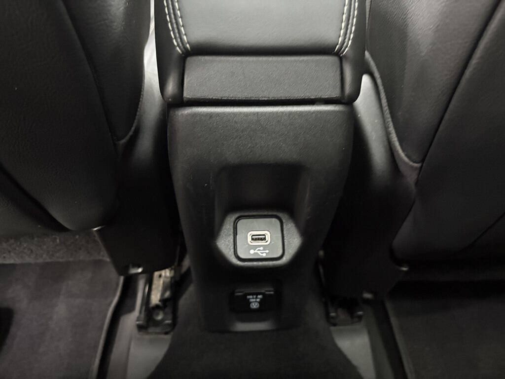 Used 2018 Jeep Renegade Limited w/ UConnect 8.4 Nav Group AWD/4WD image 14