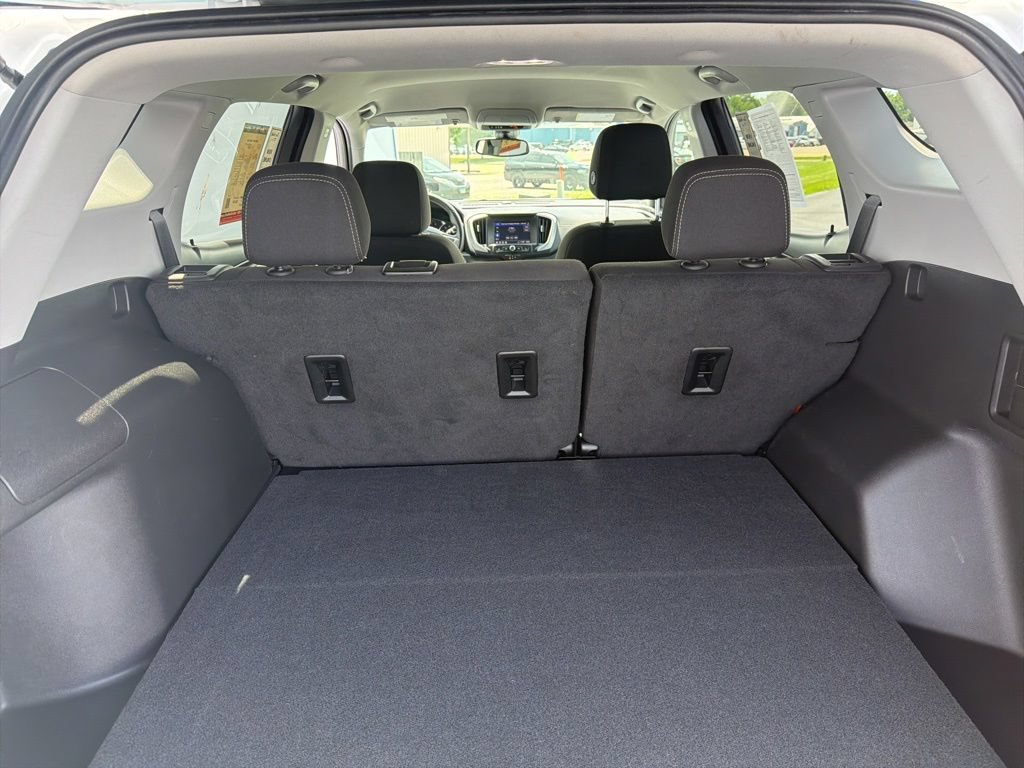 Used 2024 GMC Terrain SLE w/ Driver Convenience Package FWD image 9