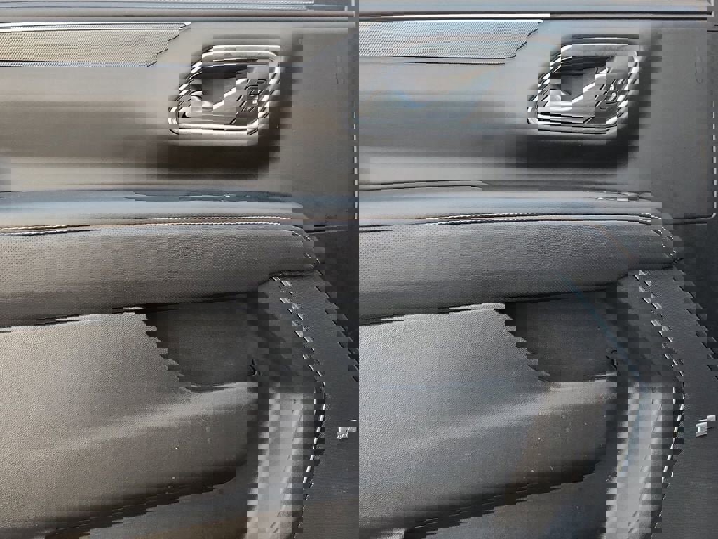 Used 2023 GMC Yukon AT4 w/ AT4 Premium Package image 19