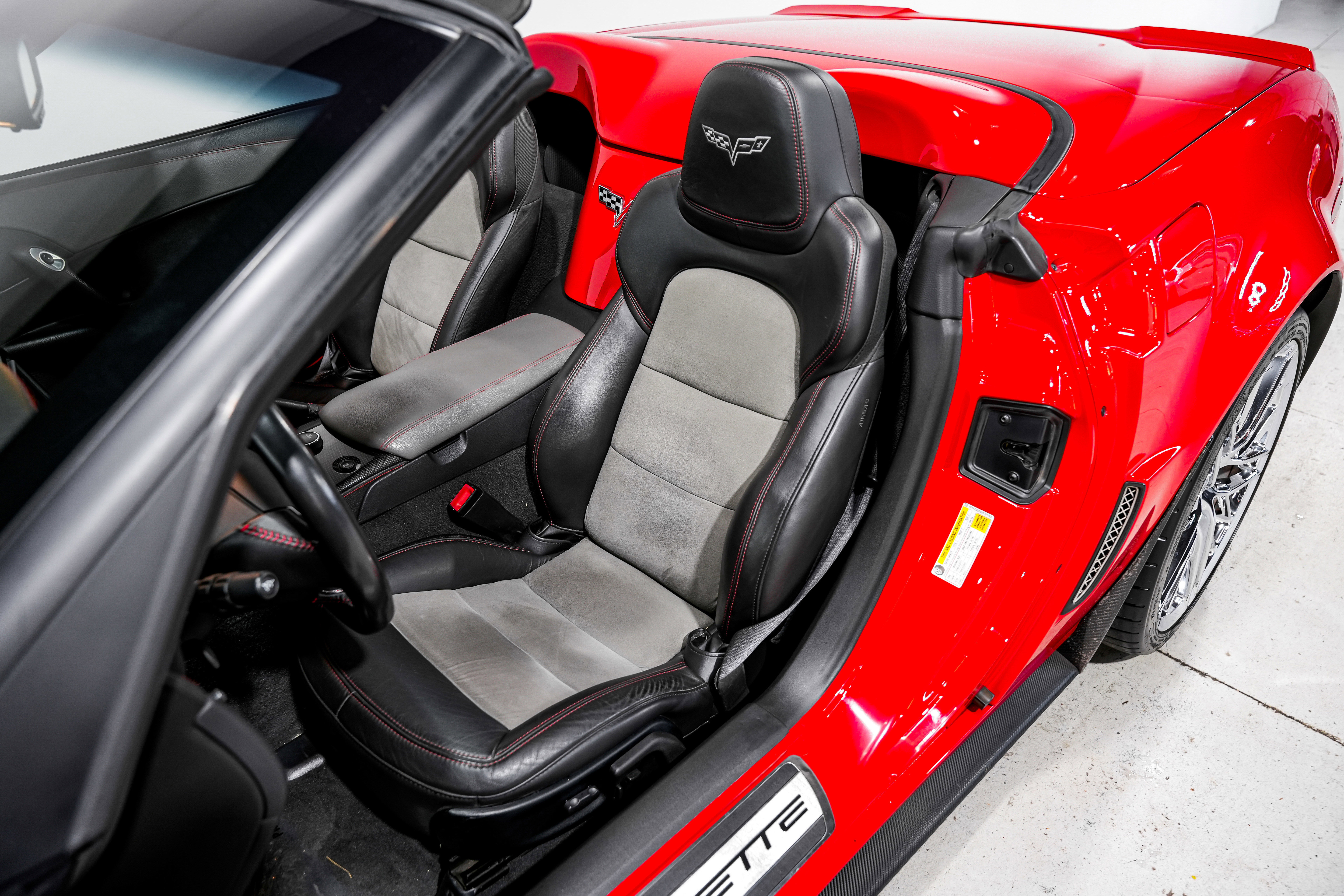 Used 2013 Chevrolet Corvette 427 w/ 1SC Preferred Equipment Group RWD image 19