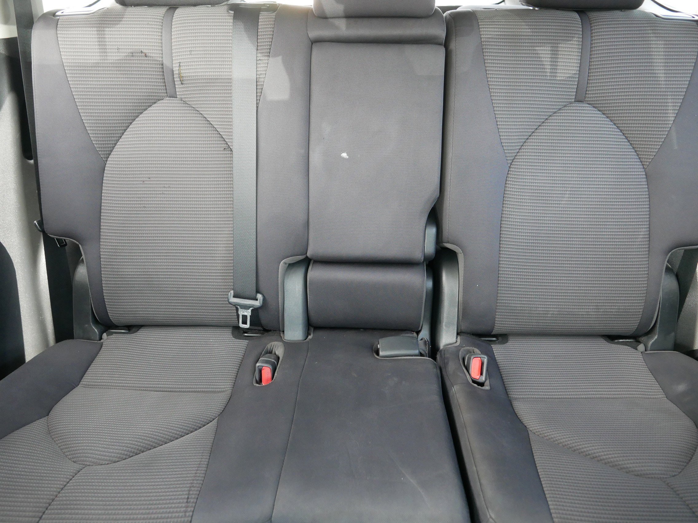 Used 2021 Toyota Highlander LE AWD/4WD image 13