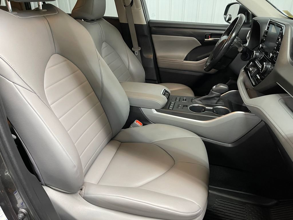Used 2022 Toyota Highlander XLE image 20