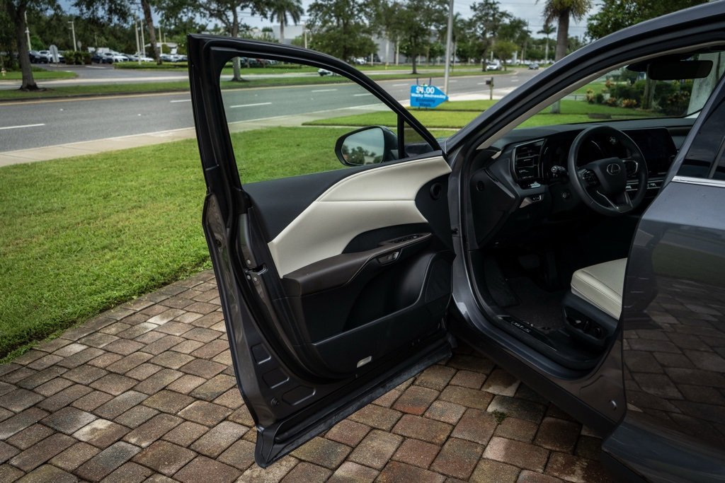 Used 2023 Lexus RX 350 FWD w/ Accessory Package (K3) image 33