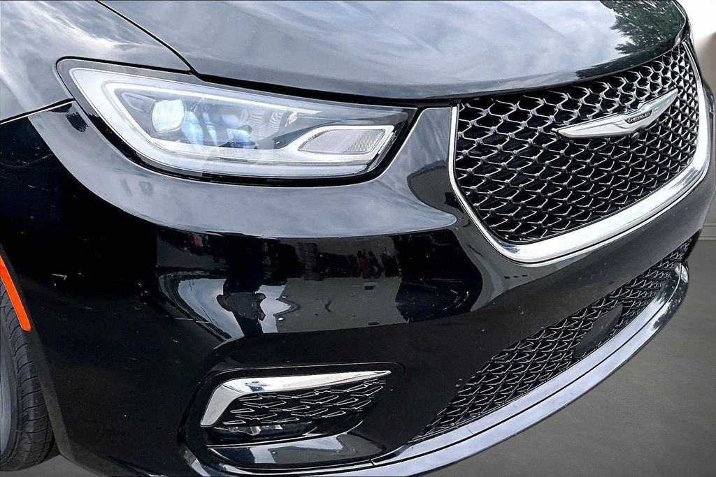 Used 2023 Chrysler Pacifica Touring-L FWD image 31