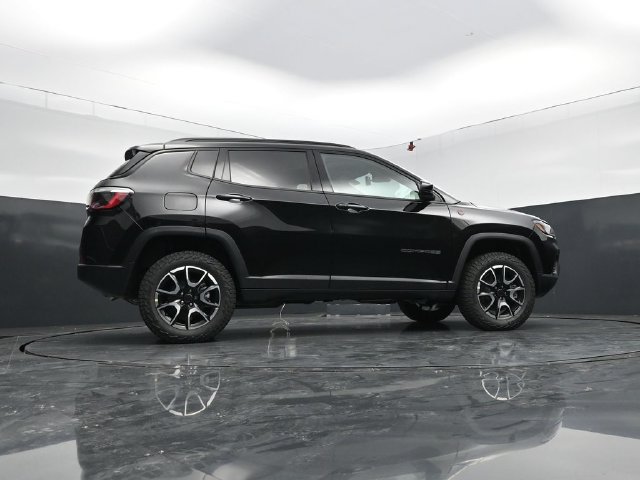 New 2026 Jeep Compass Trailhawk w/ Trailer Tow Group AWD/4WD image 60