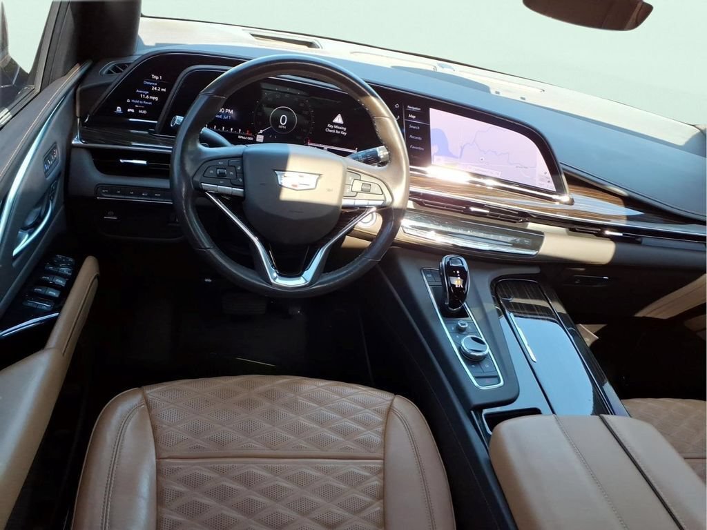 Used 2021 Cadillac Escalade Premium Luxury AWD/4WD image 19