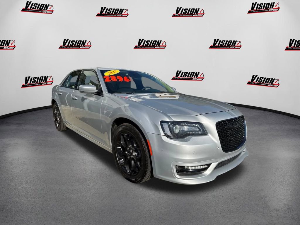 Used 2022 Chrysler 300 Touring L image 3
