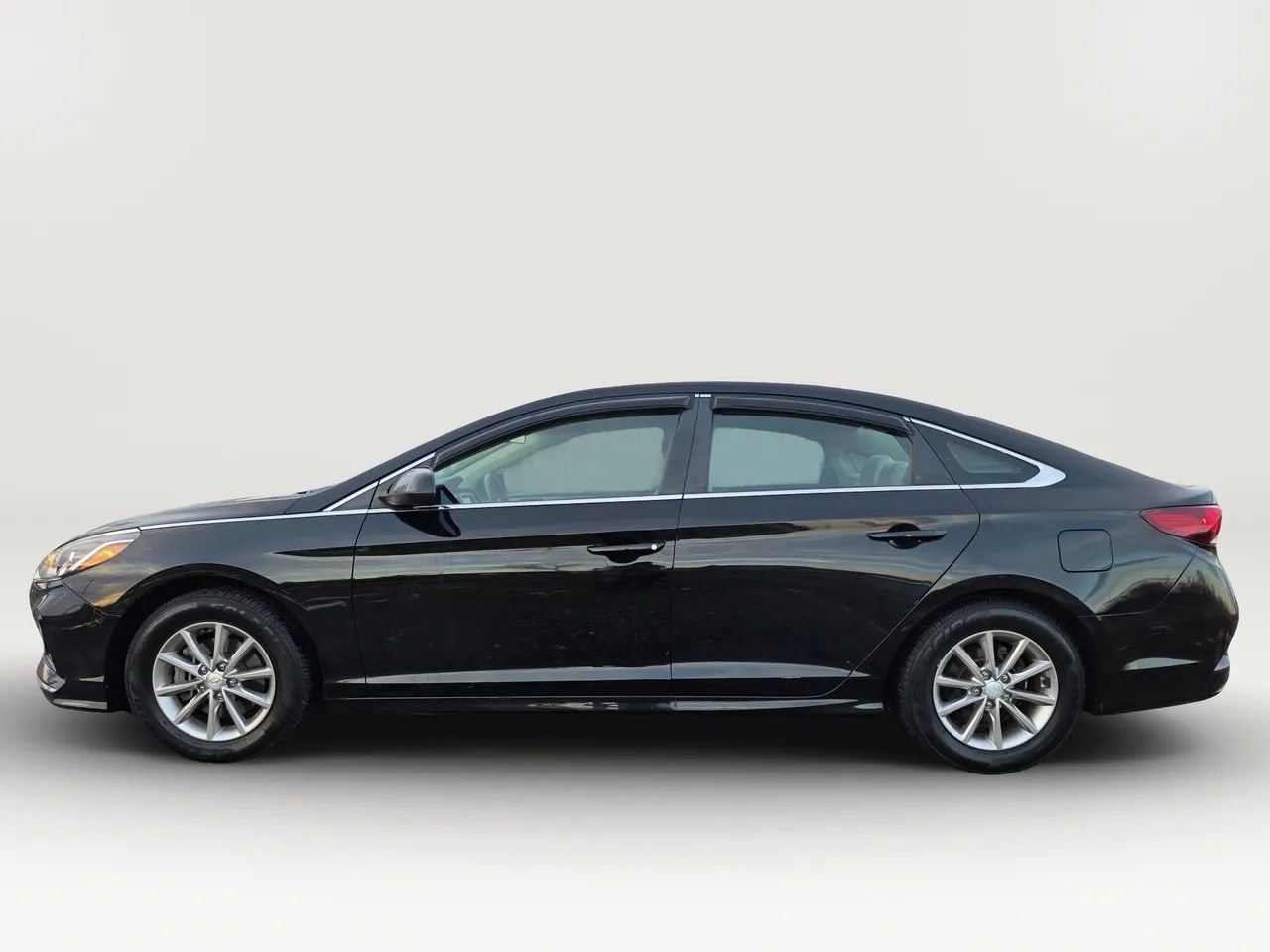 Used 2019 Hyundai Sonata SE w/ Cargo Package FWD image 3