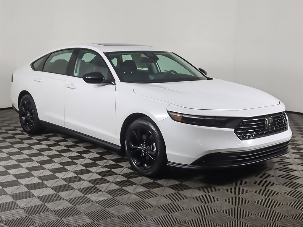 Certified 2025 Honda Accord SE image 2