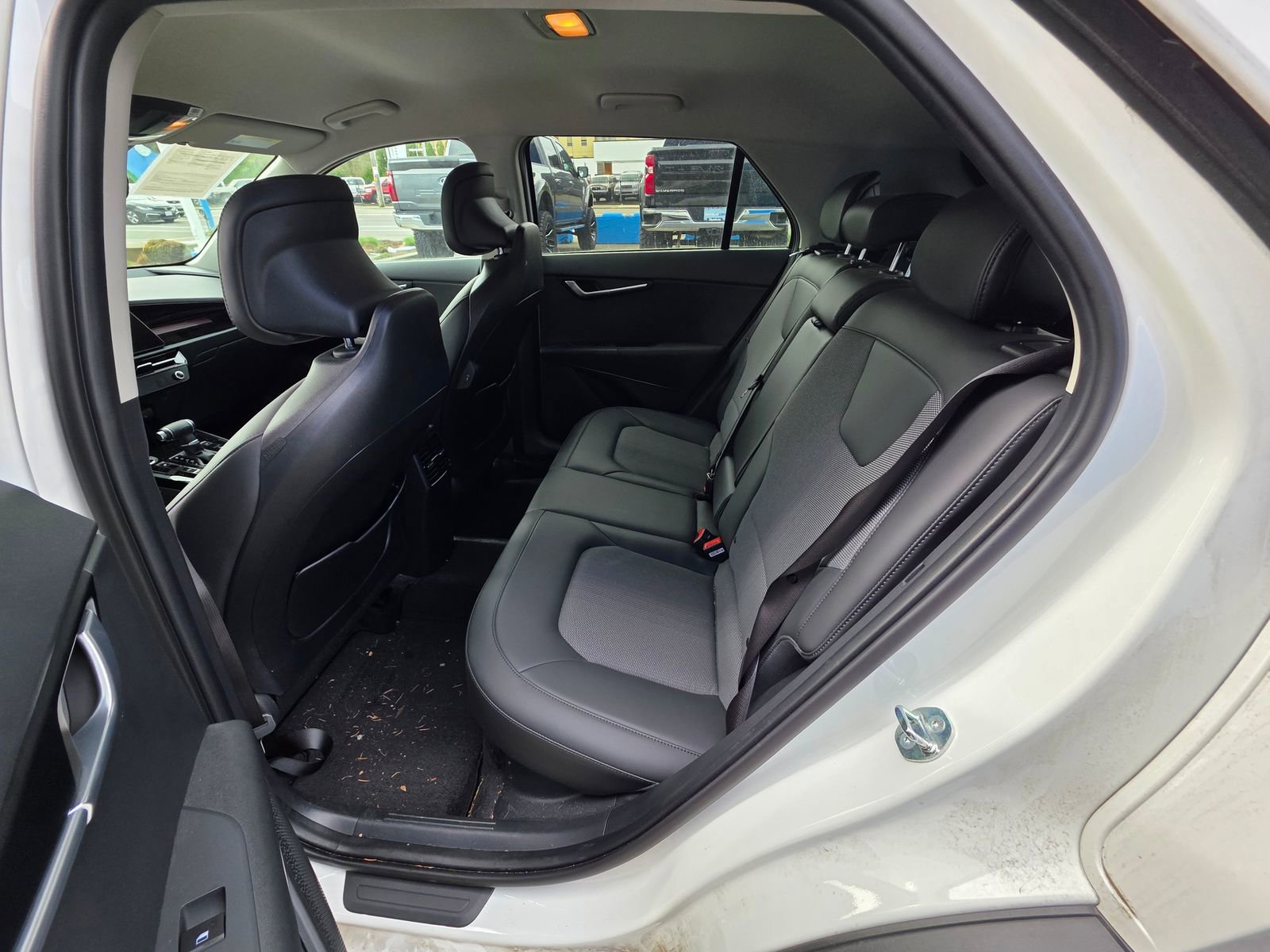 Used 2025 Kia Niro EX image 13