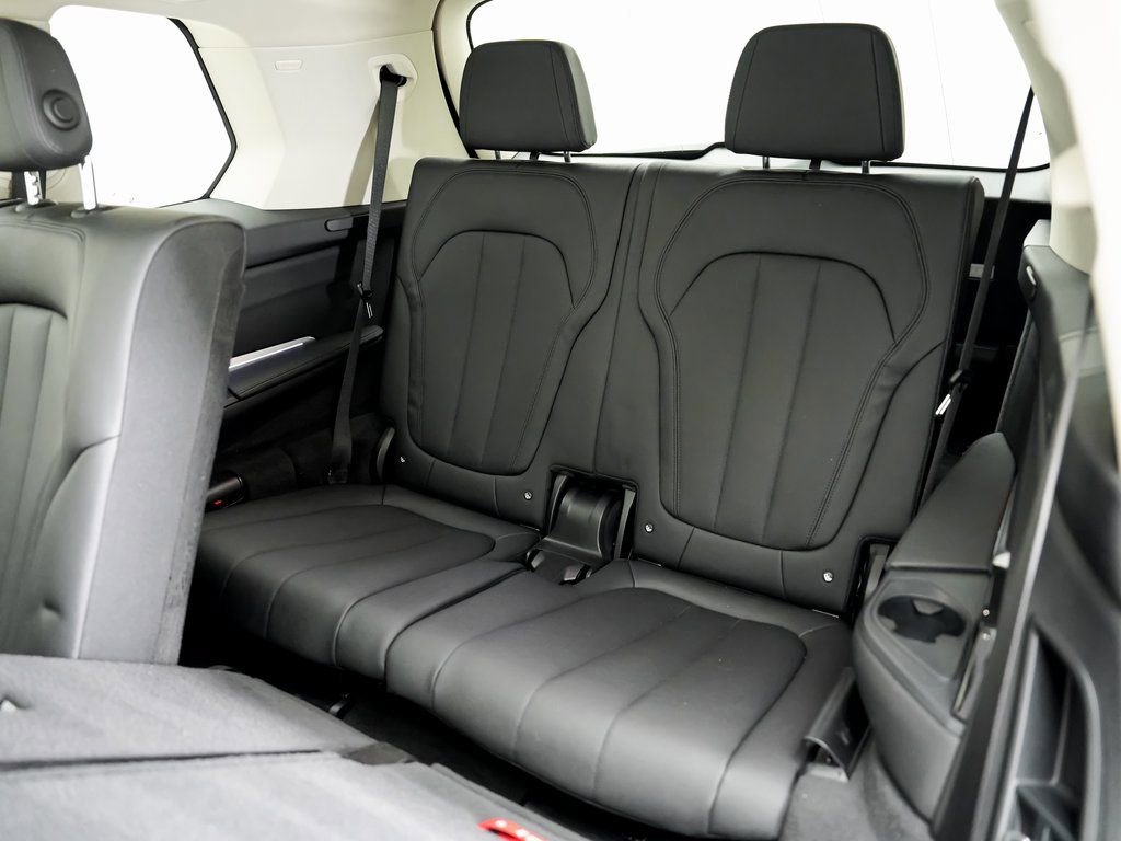 Used 2022 BMW X7 xDrive40i w/ Premium Package image 25