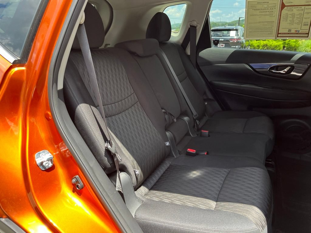 Used 2017 Nissan Rogue SV AWD/4WD image 24