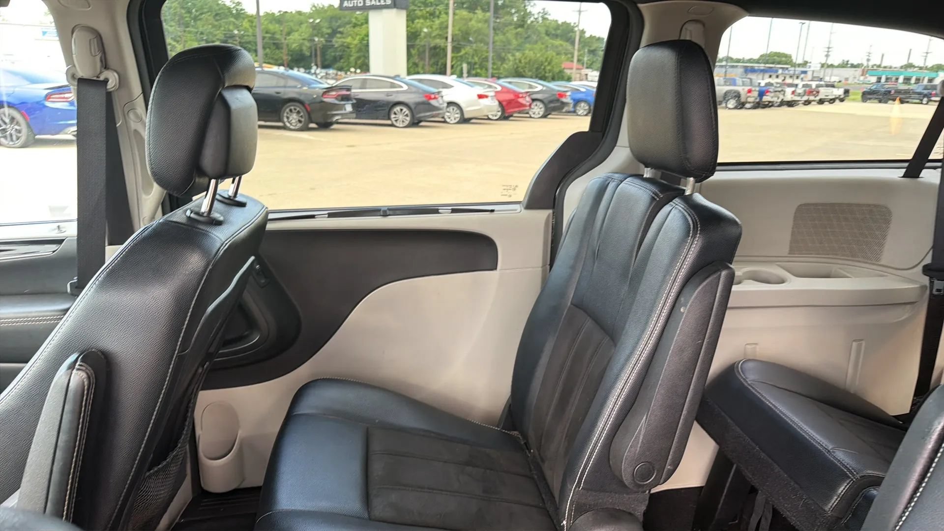 Used 2019 Dodge Grand Caravan SXT w/ Driver Convenience Group FWD image 42