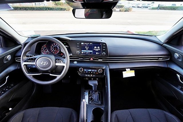 Used 2021 Hyundai Elantra SEL FWD image 26
