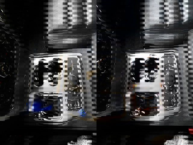 Used 2018 Jeep Grand Cherokee Limited w/ Luxury Group II image 25