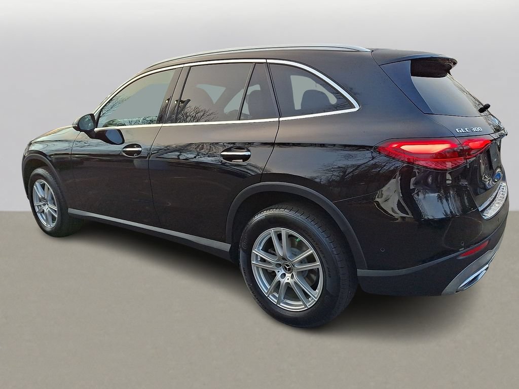 Used 2023 Mercedes-Benz GLC 300 4MATIC image 5