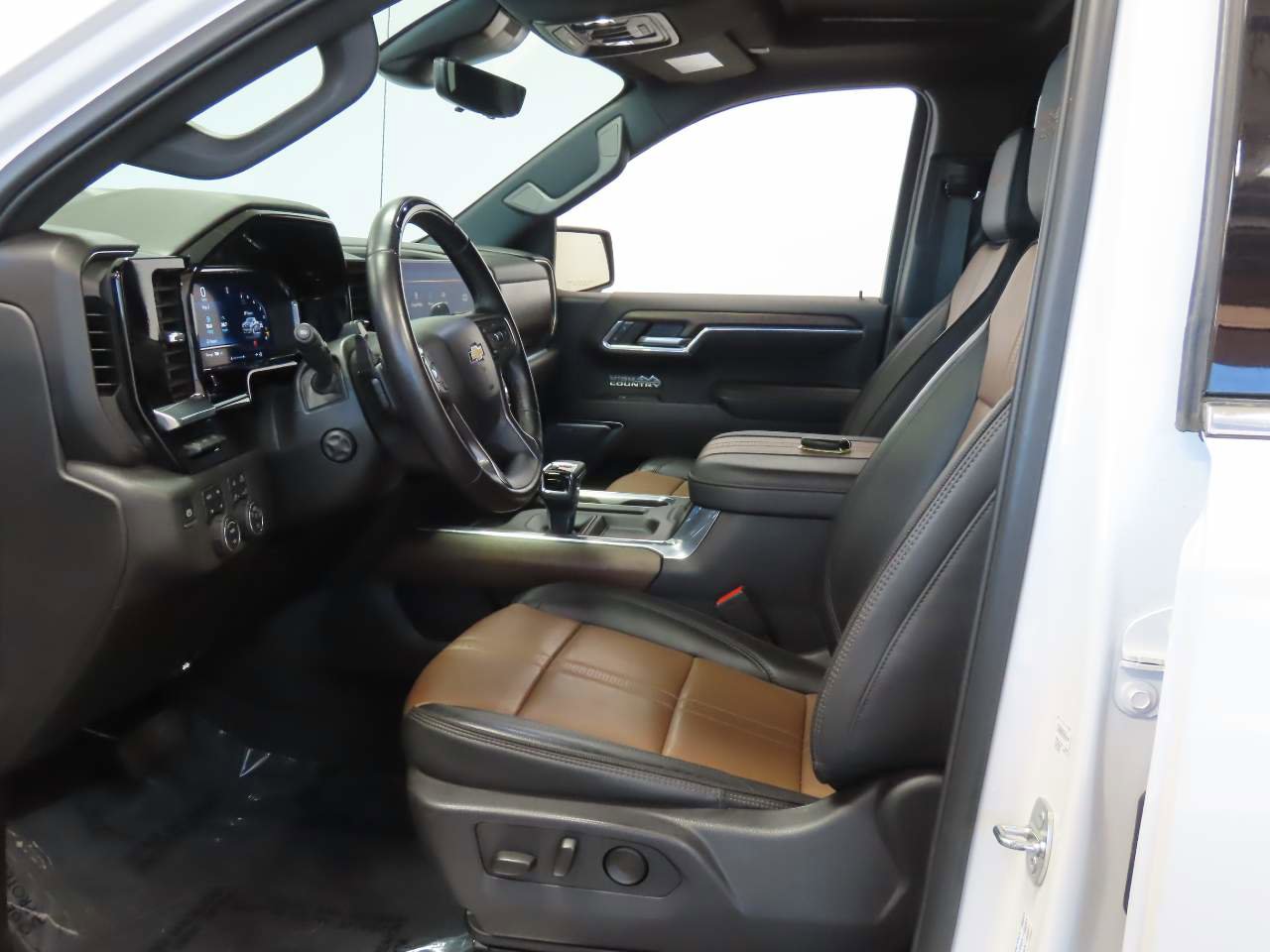 Used 2024 Chevrolet Silverado 1500 High Country image 20