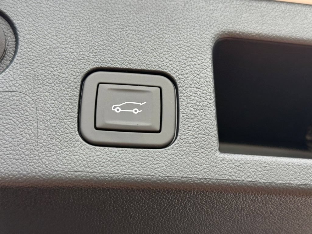 New 2027 Chevrolet Equinox LT w/ Convenience Package II FWD image 19