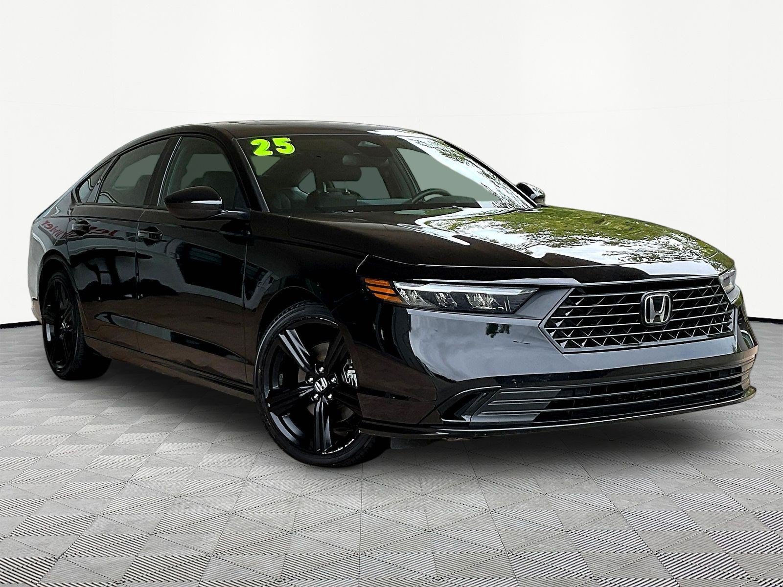 Used 2025 Honda Accord Sport image 3
