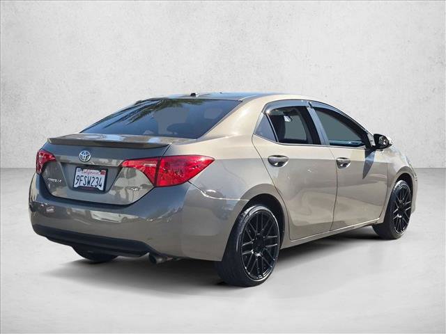 Used 2017 Toyota Corolla SE FWD image 5