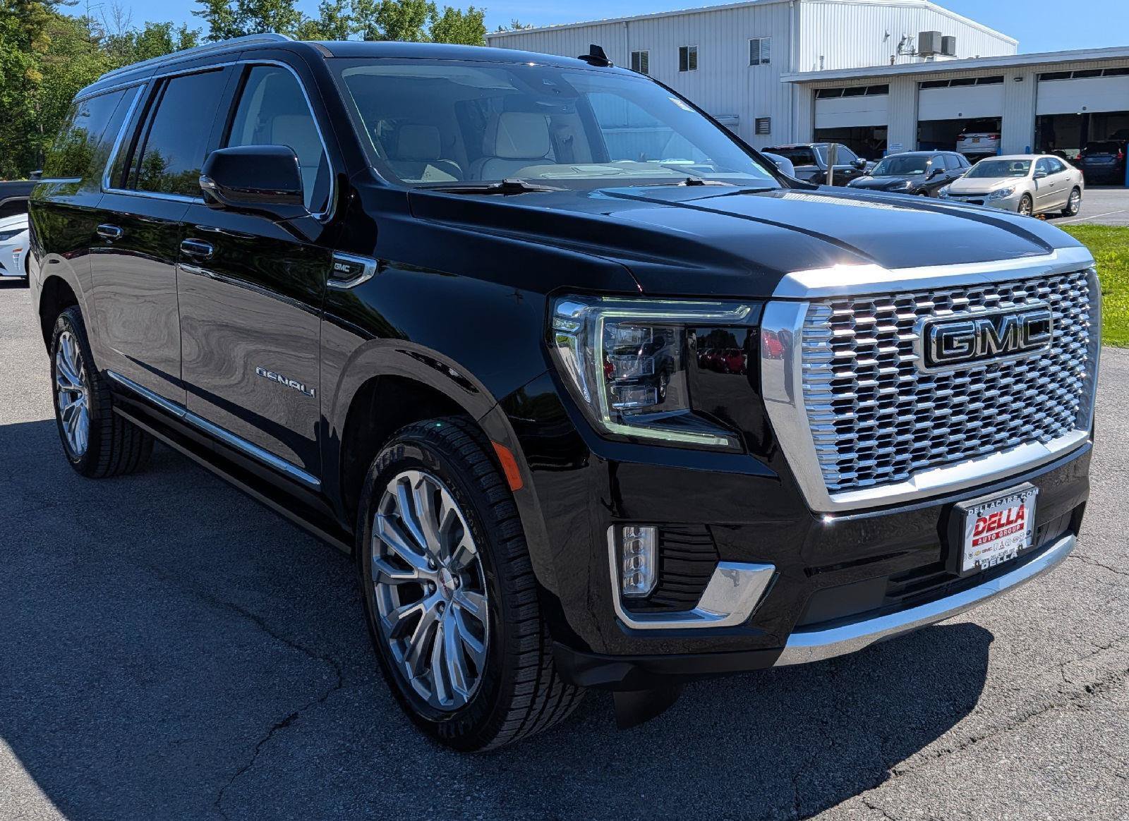Used 2023 GMC Yukon XL Denali AWD/4WD image 5