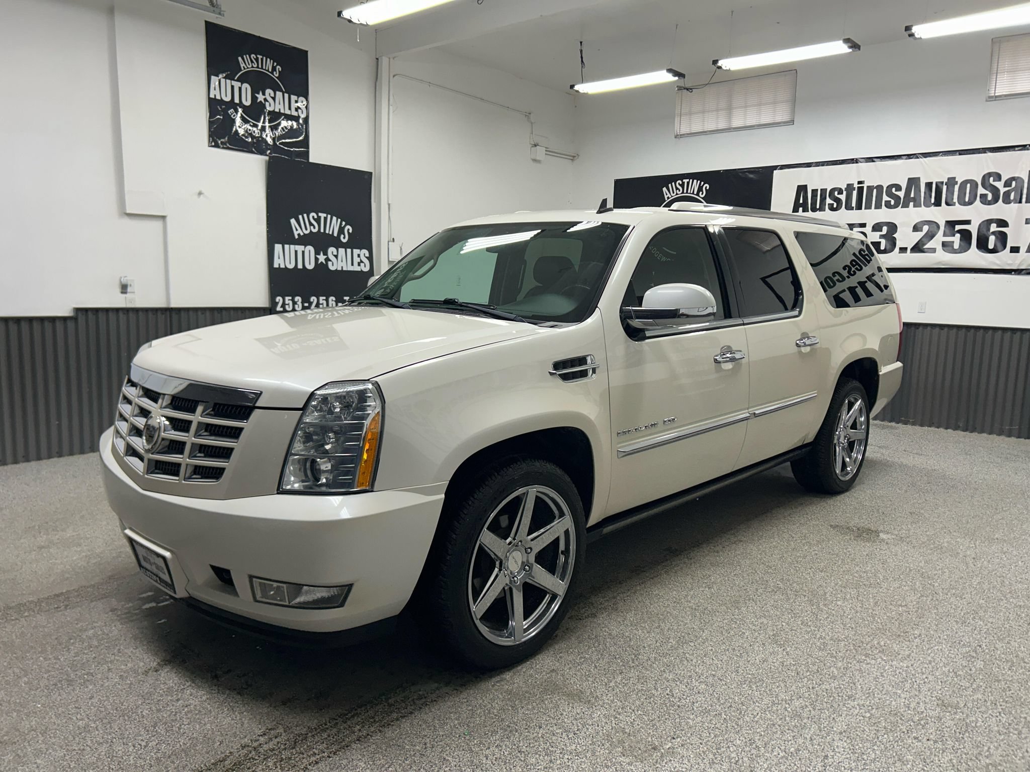 Used 2010 Cadillac Escalade ESV Premium AWD/4WD image 3