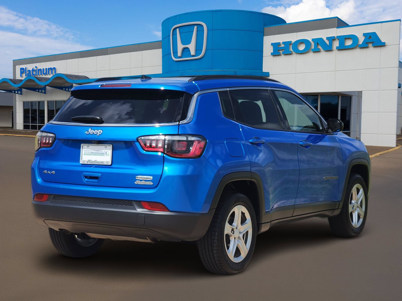 Used 2024 Jeep Compass Latitude AWD/4WD image 4