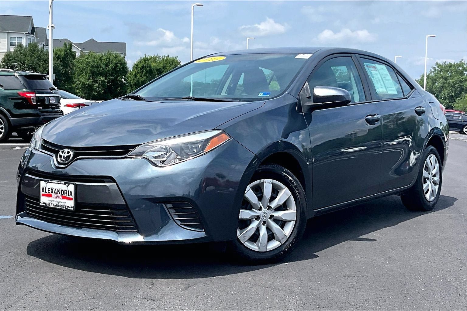 Used 2015 Toyota Corolla LE FWD image 1