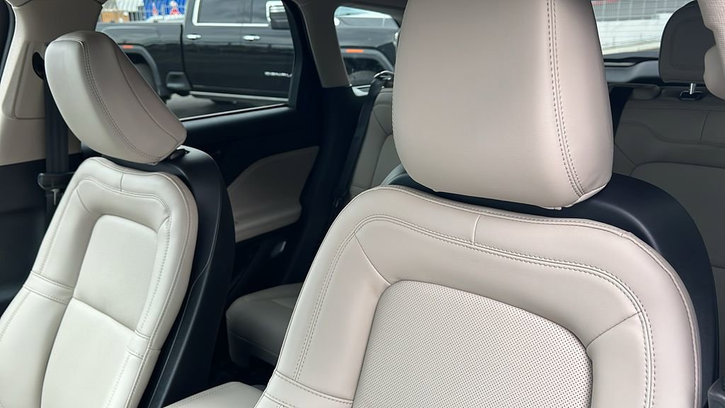 New 2025 Lincoln Corsair Premiere w/ Equipment Group 101A image 11