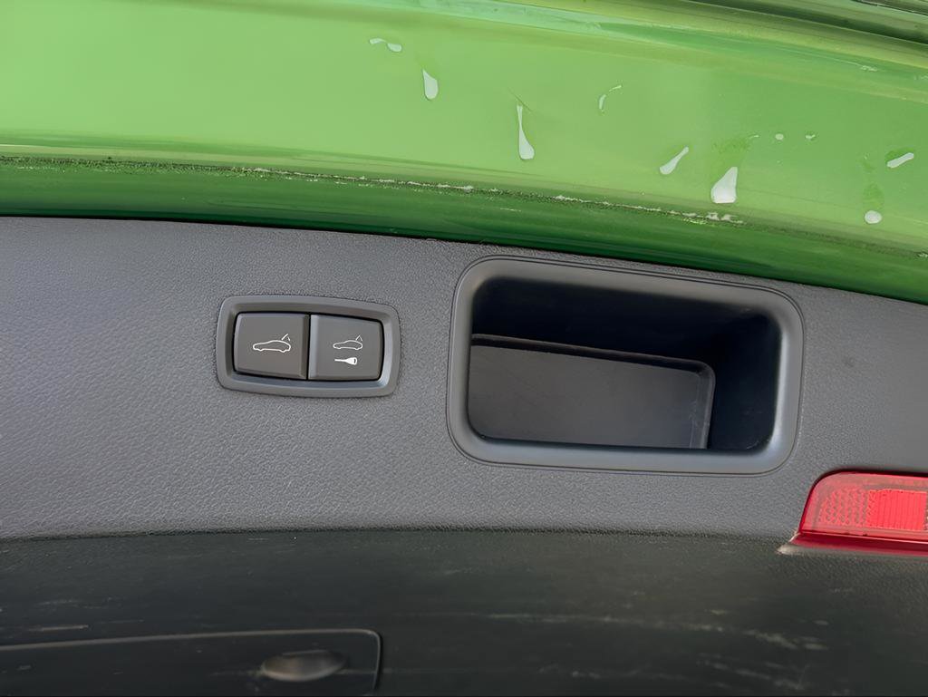 Used 2021 Porsche Macan image 25