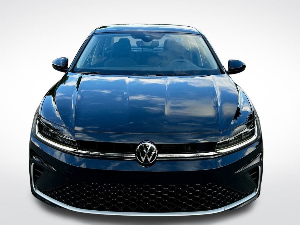Used 2025 Volkswagen Jetta SE w/ Sunroof Package image 2
