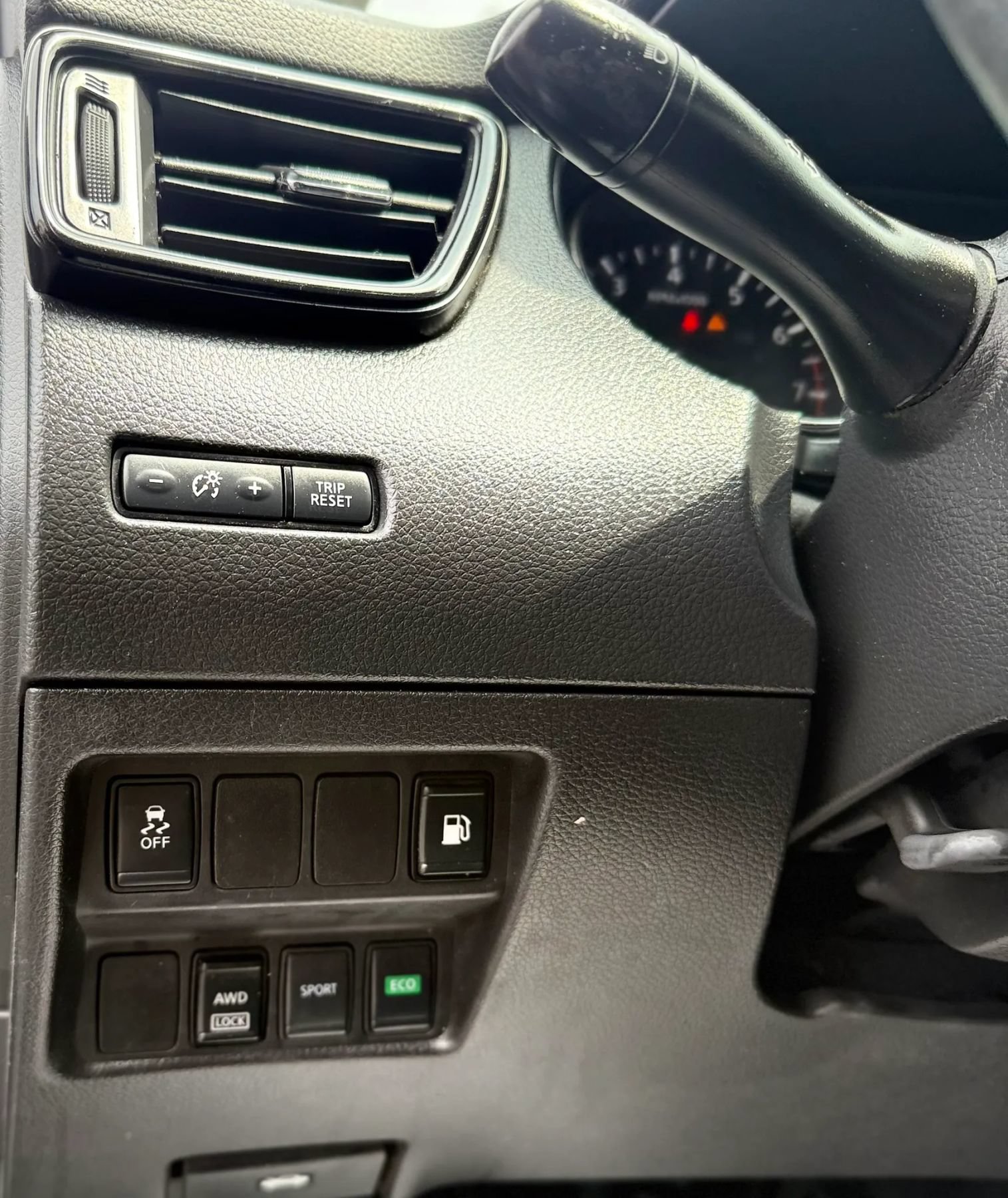 Used 2018 Nissan Rogue S AWD/4WD image 20