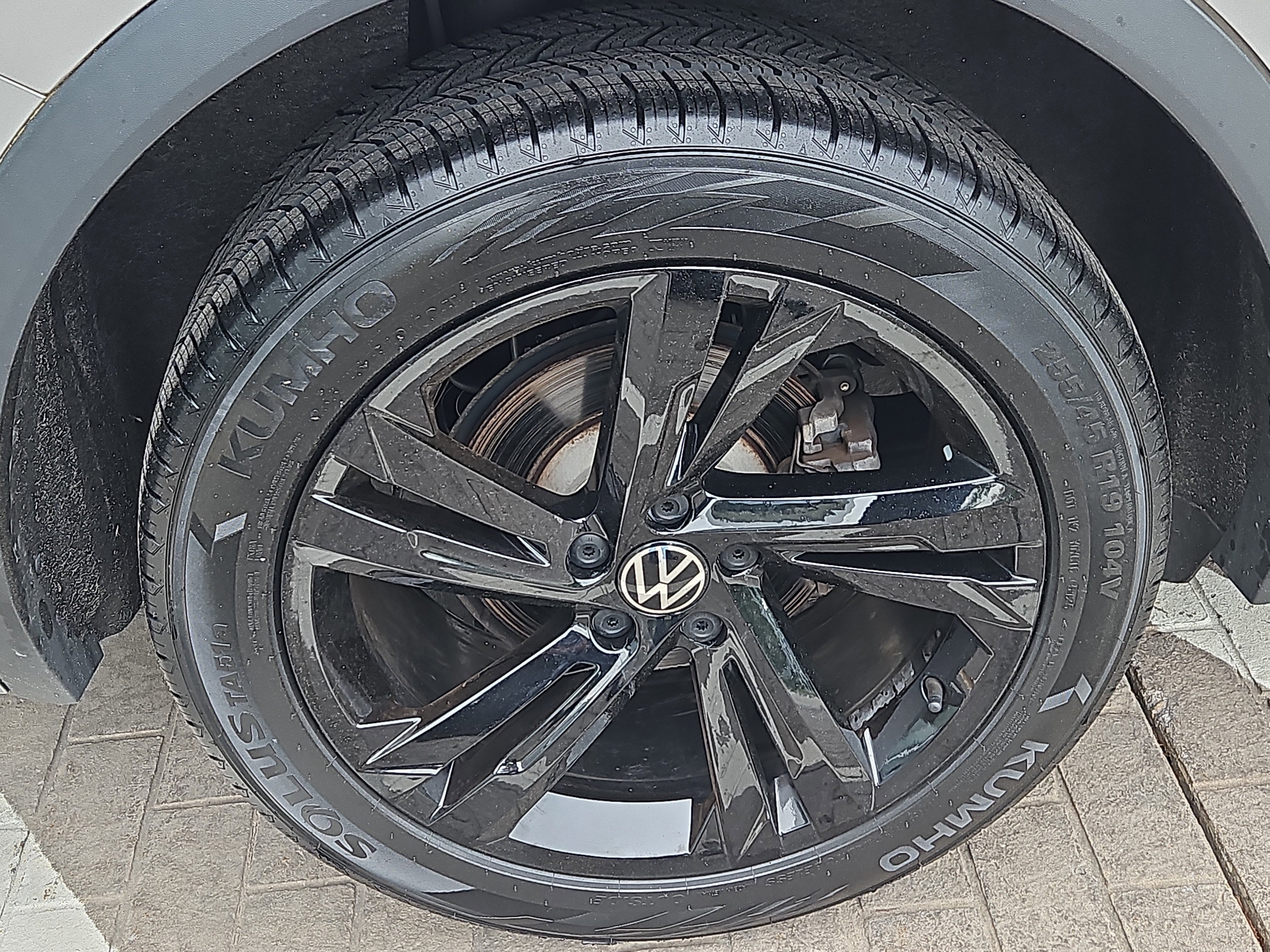 Certified 2023 Volkswagen Tiguan SE R-Line AWD/4WD image 27