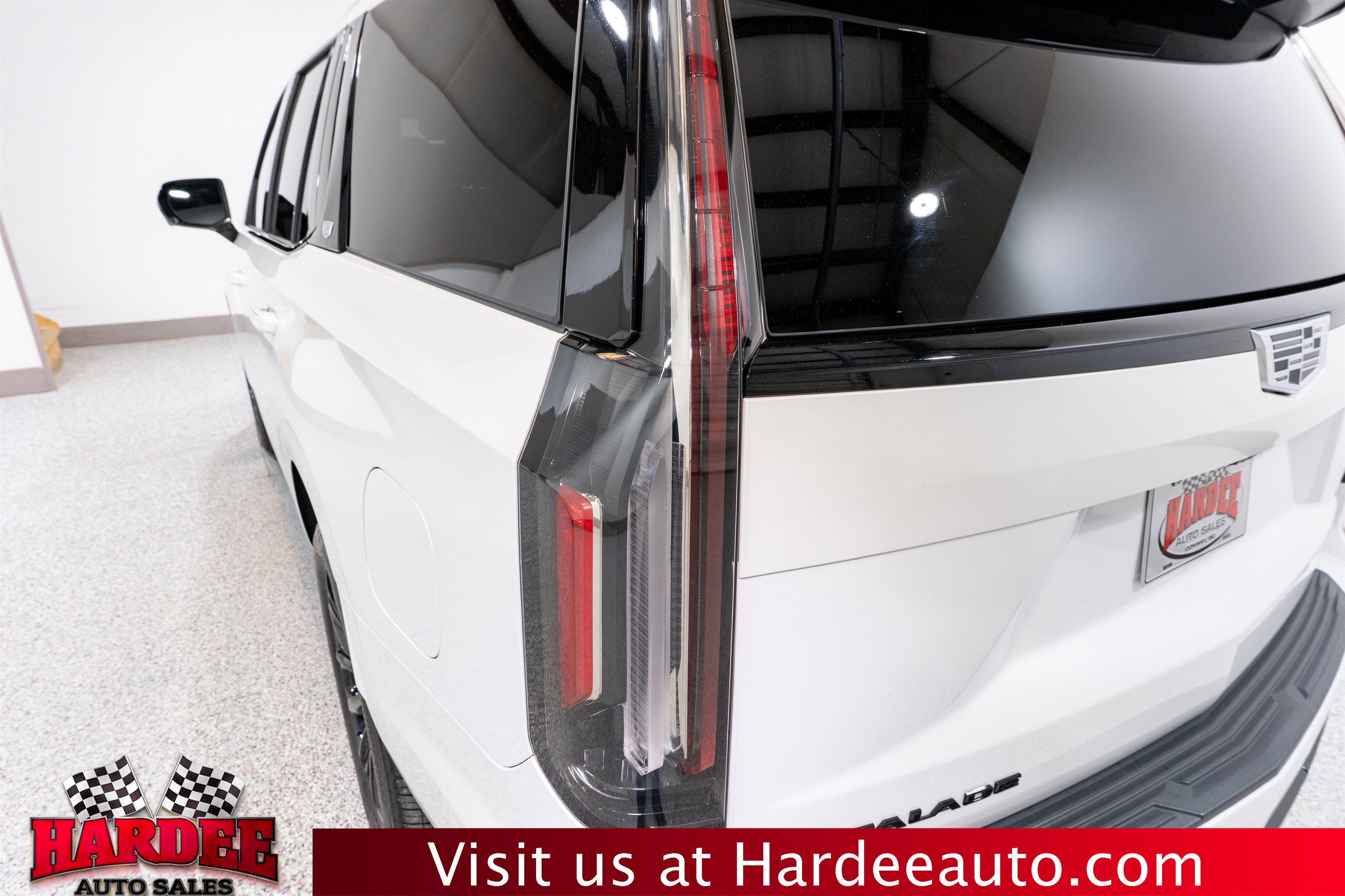 Used 2023 Cadillac Escalade Sport Platinum w/ LPO, ONYX Package image 9