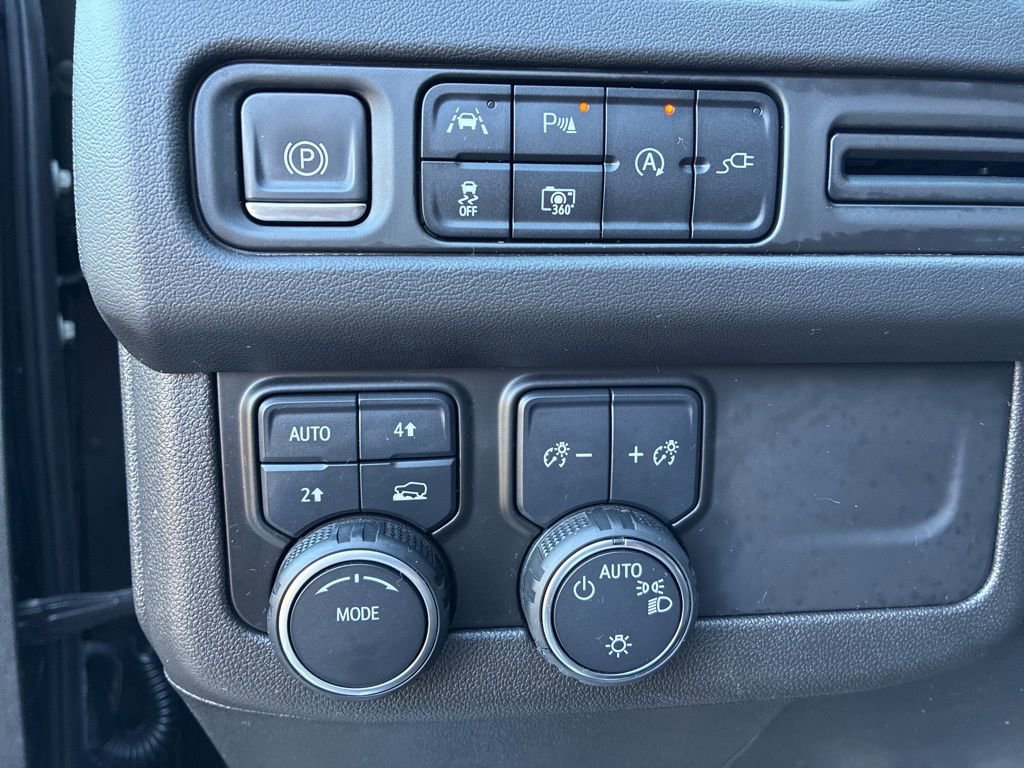 Used 2022 Chevrolet Suburban RST w/ Luxury Package image 10