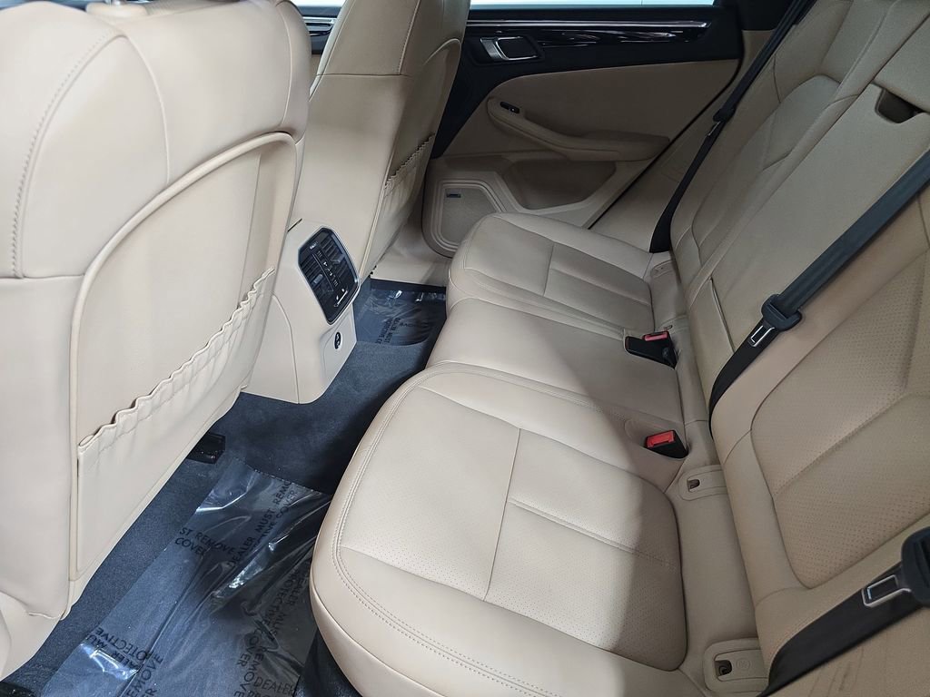 Certified 2025 Porsche Macan image 24