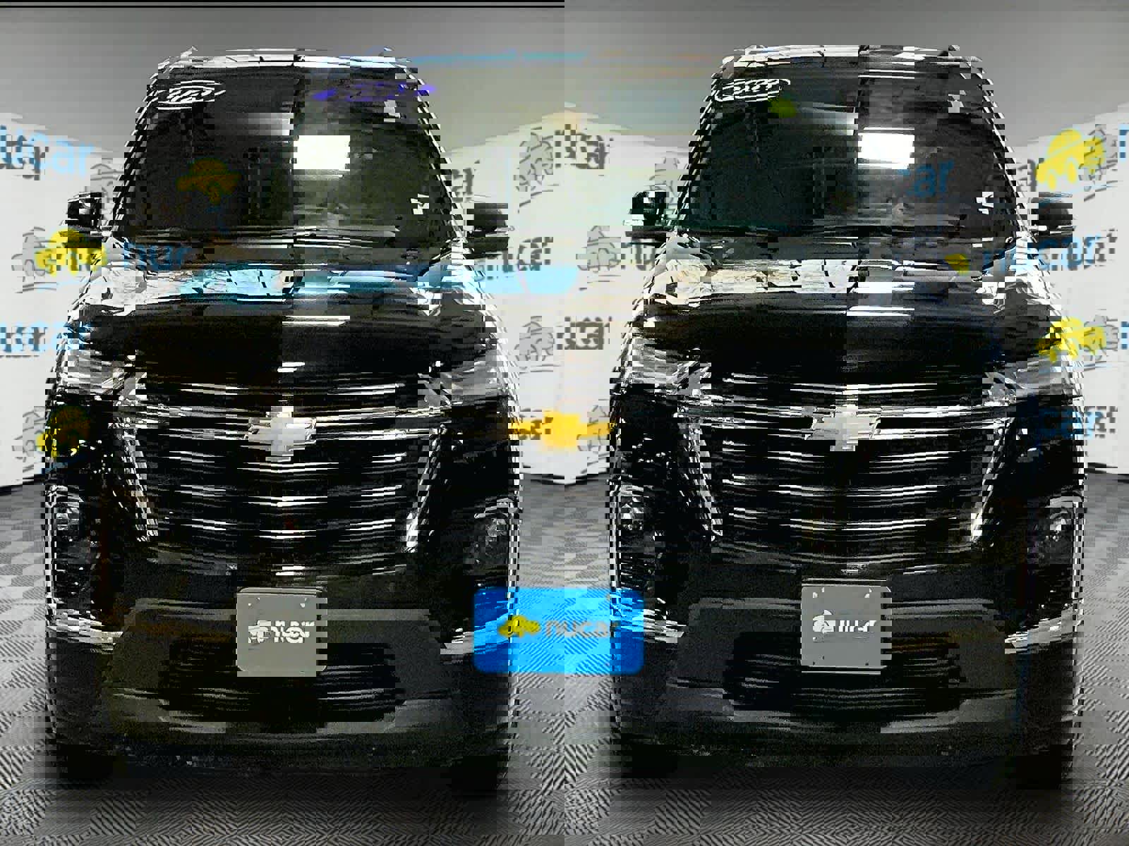 Used 2023 Chevrolet Traverse LT image 2